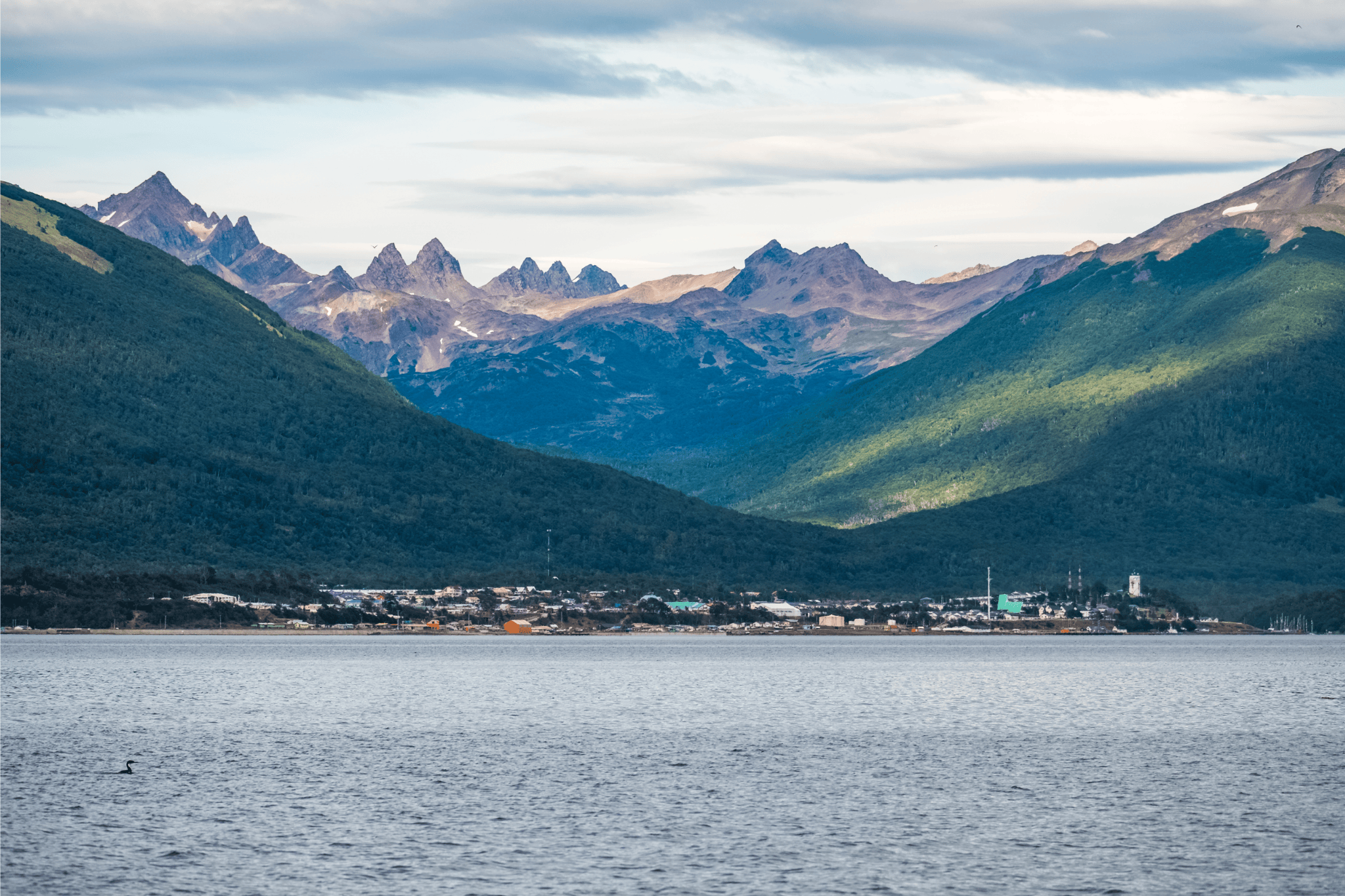 Descubre la Magia de Puerto Williams desde tu Crucero