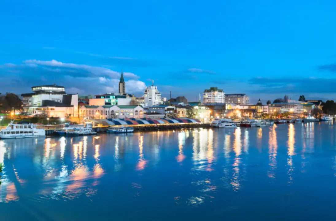 Descubre Niebla desde tu crucero o visita a Valdivia. Tours al Fuerte de Niebla, playas, gastronomía local y la historia de la costa del sur de Chile