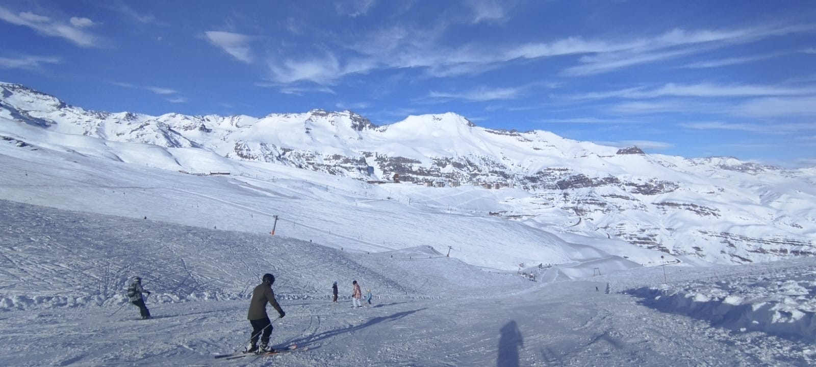 Guía para esquiar en Chile: centros de ski, precios y arriendo de equipos