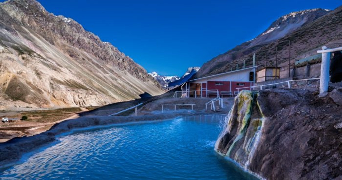 Termas Valle de Colina: termas a los pies del volcán San José