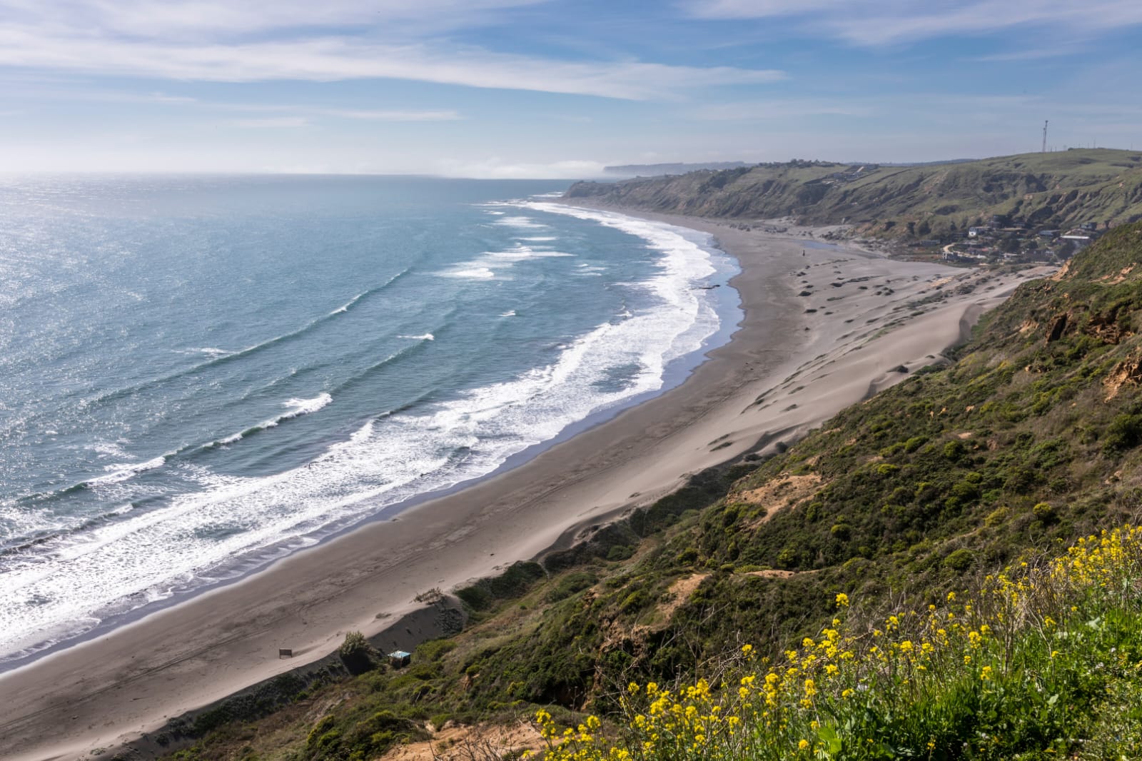Dónde surfear en Pichilemu y disfrutar de la playa