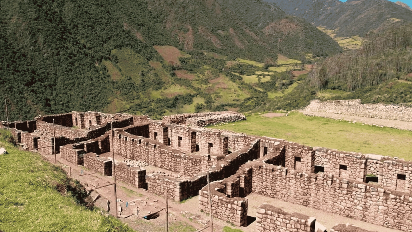 COMPLEJO ARQUEOLÓGICO DE VITCOS