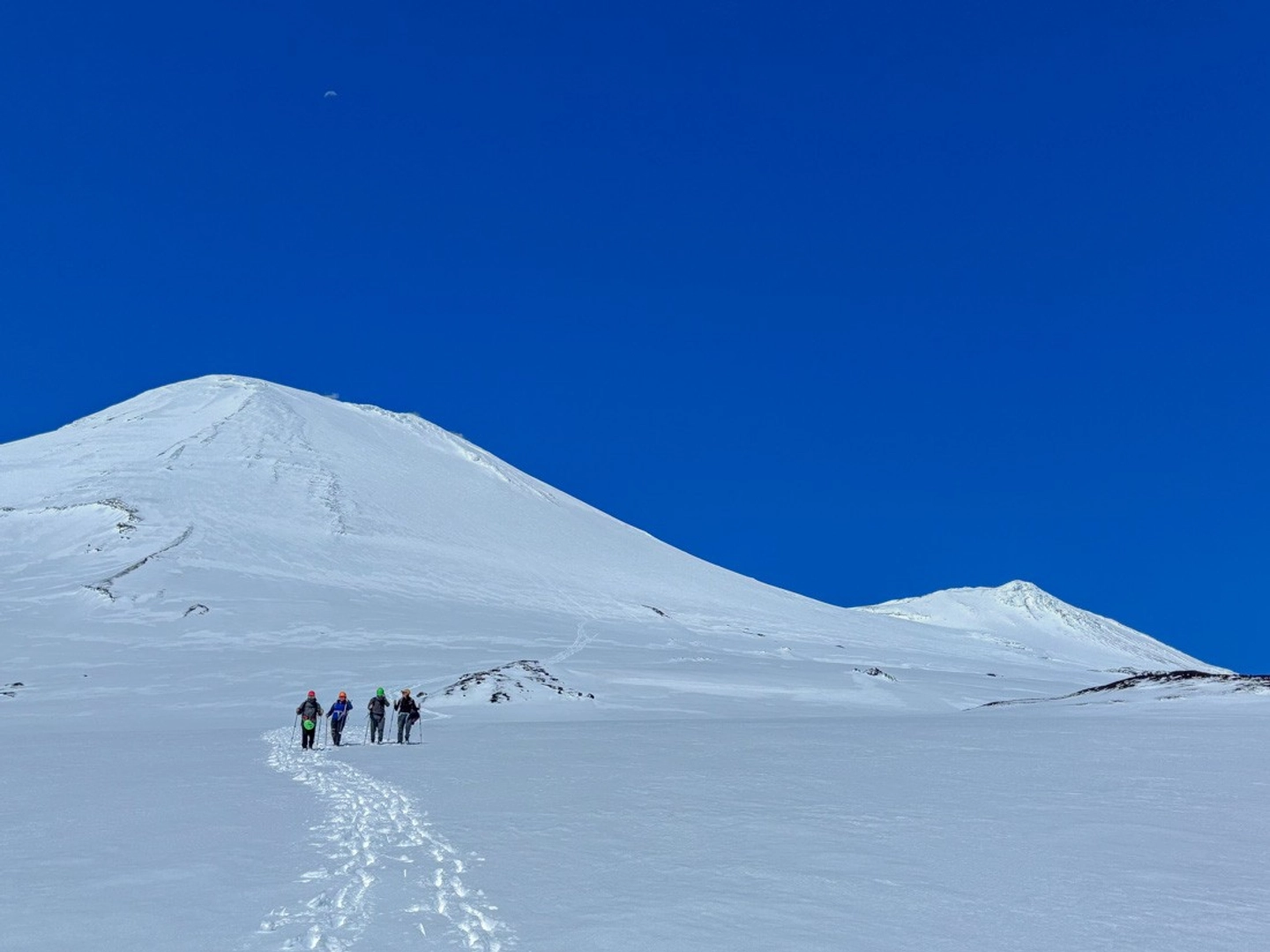 Ascenso al Volcán Llaima: Aventura en la Cordillera de los Andes