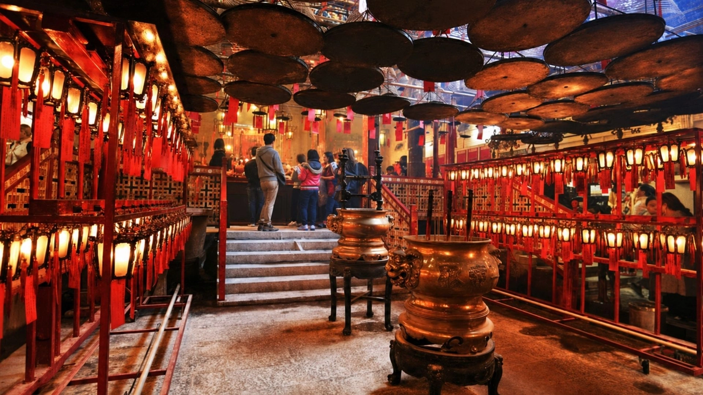 One-day Hong Kong Landmarks Visit with Michelin Dim Sum