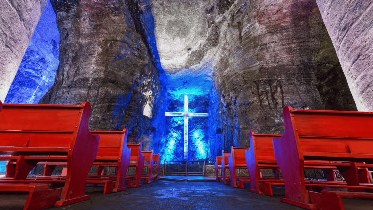 Catedral de Sal de Zipaquirá y Andrés Carne de Res en Chía desde Bogotá