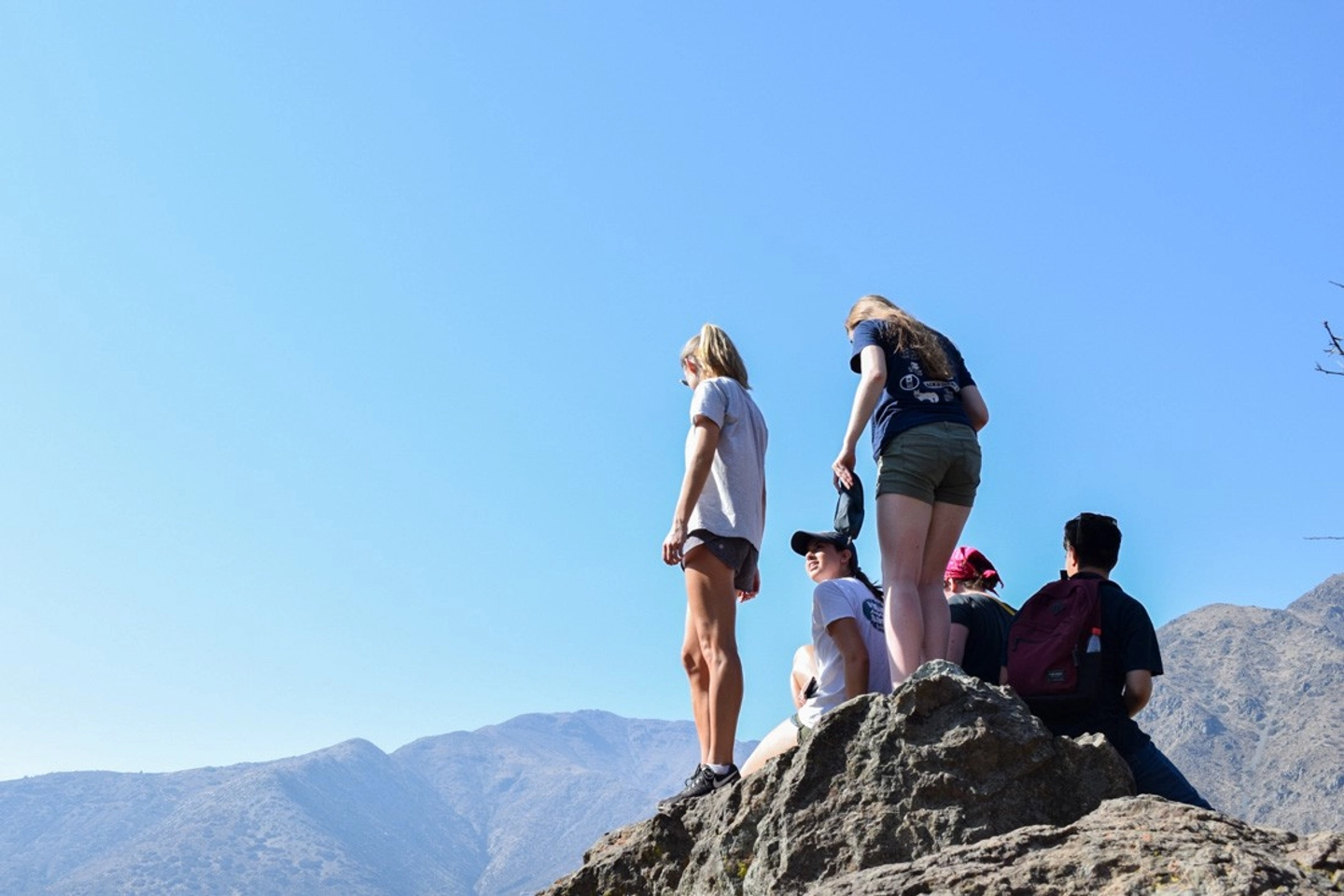 Caminata por la Cordillera: Explora La Piedra del Búho y su Patrimonio Natural