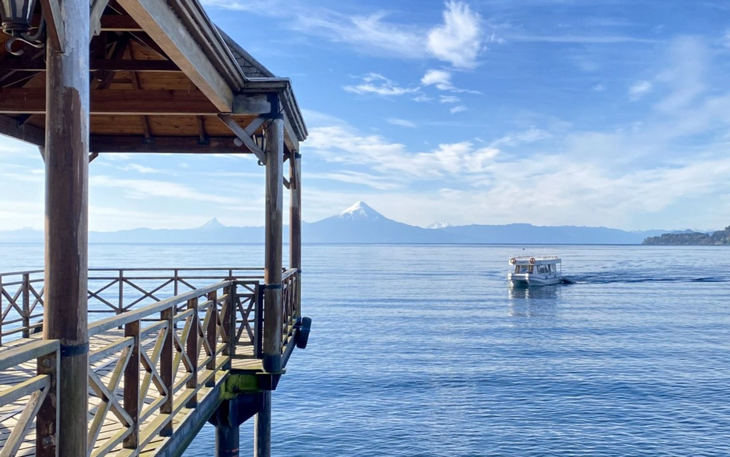 Navegación en Catamarán por el Lago Llanquihue: Descubre Frutillar desde el Agua