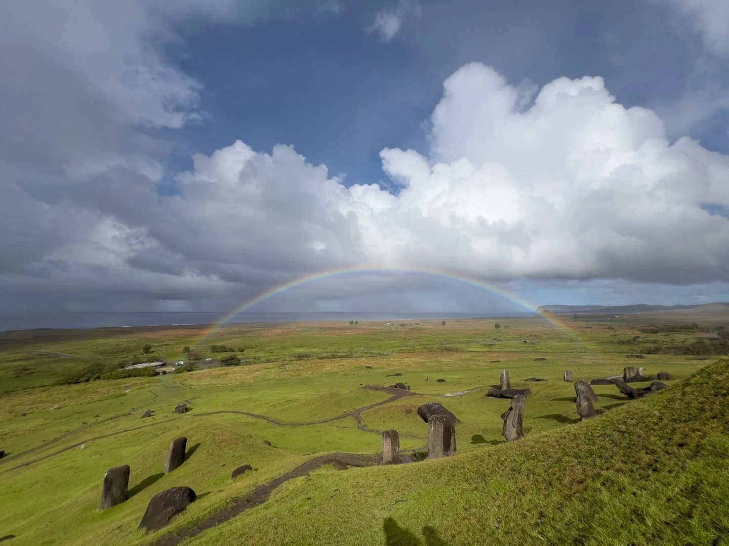 Trekking Poike en Rapa Nui Cueva Ana O Keke y leyenda Uka Neru
