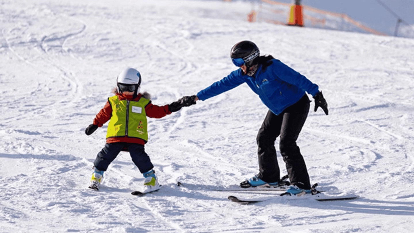 Descubre la Nieve: Ticket principiante + colectiva 1 hora gratis + equipo