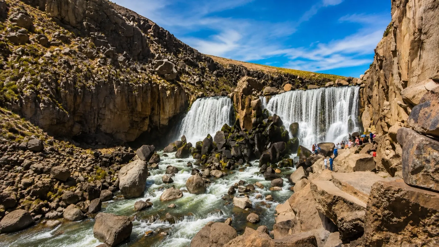 Arequipa: Dia Completo Cataratas de Pillones y Bosque de Piedras + Guía Español/Inglés