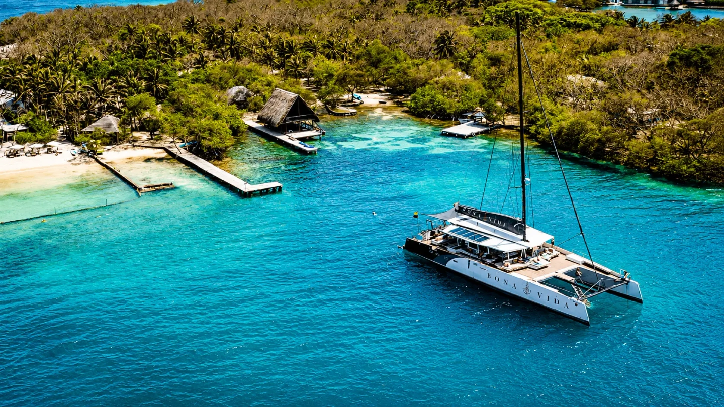 BONAVIDA CATAMARAN ISLAS DEL ROSARIO