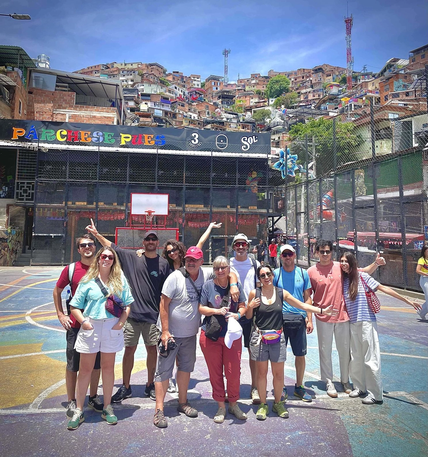 Comuna 13: Graffiti Tour, Historia y Rincones Ocultos con Guía Local