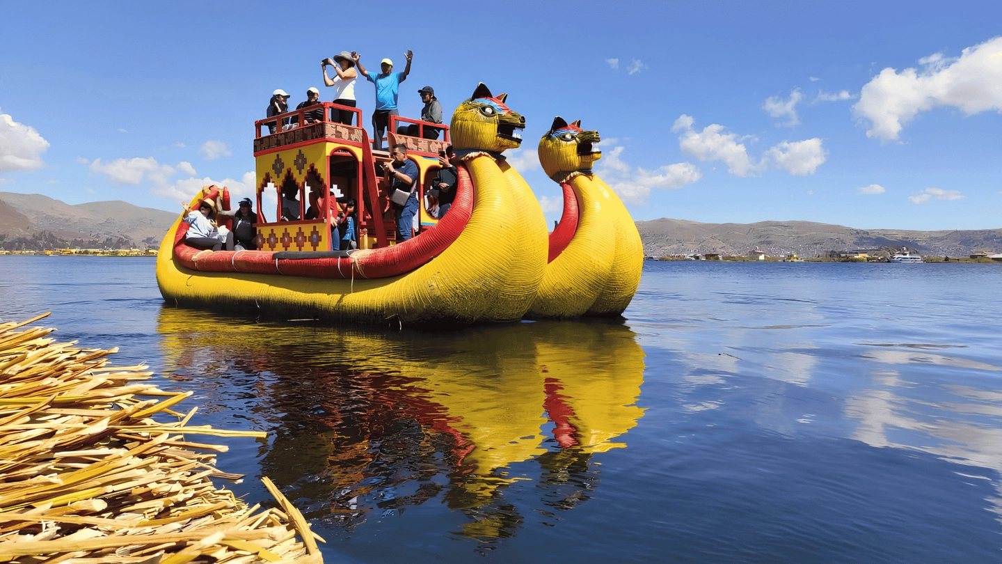 TOUR islas UROS + KAYAK por los hoteles e islas flotantes.