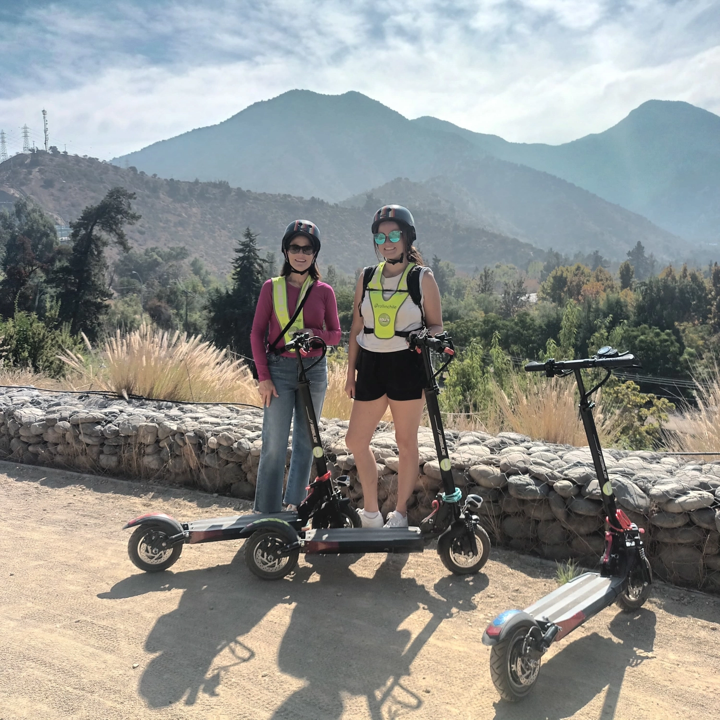 Santiago en Scooter Eléctrico: Historia, Naturaleza y Modernidad
