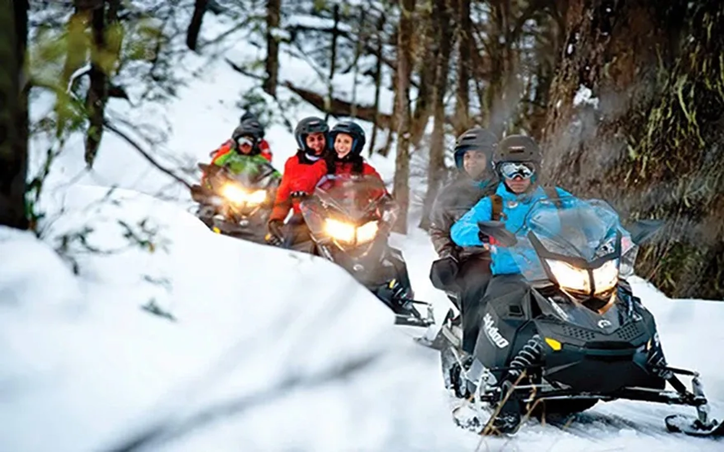Moto de Nieve y Cena en Refugio Arelauquen