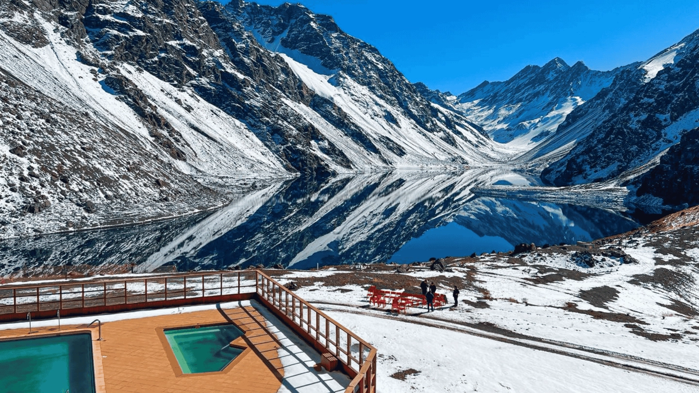 Portillo y Laguna Del Inca desde Santiago