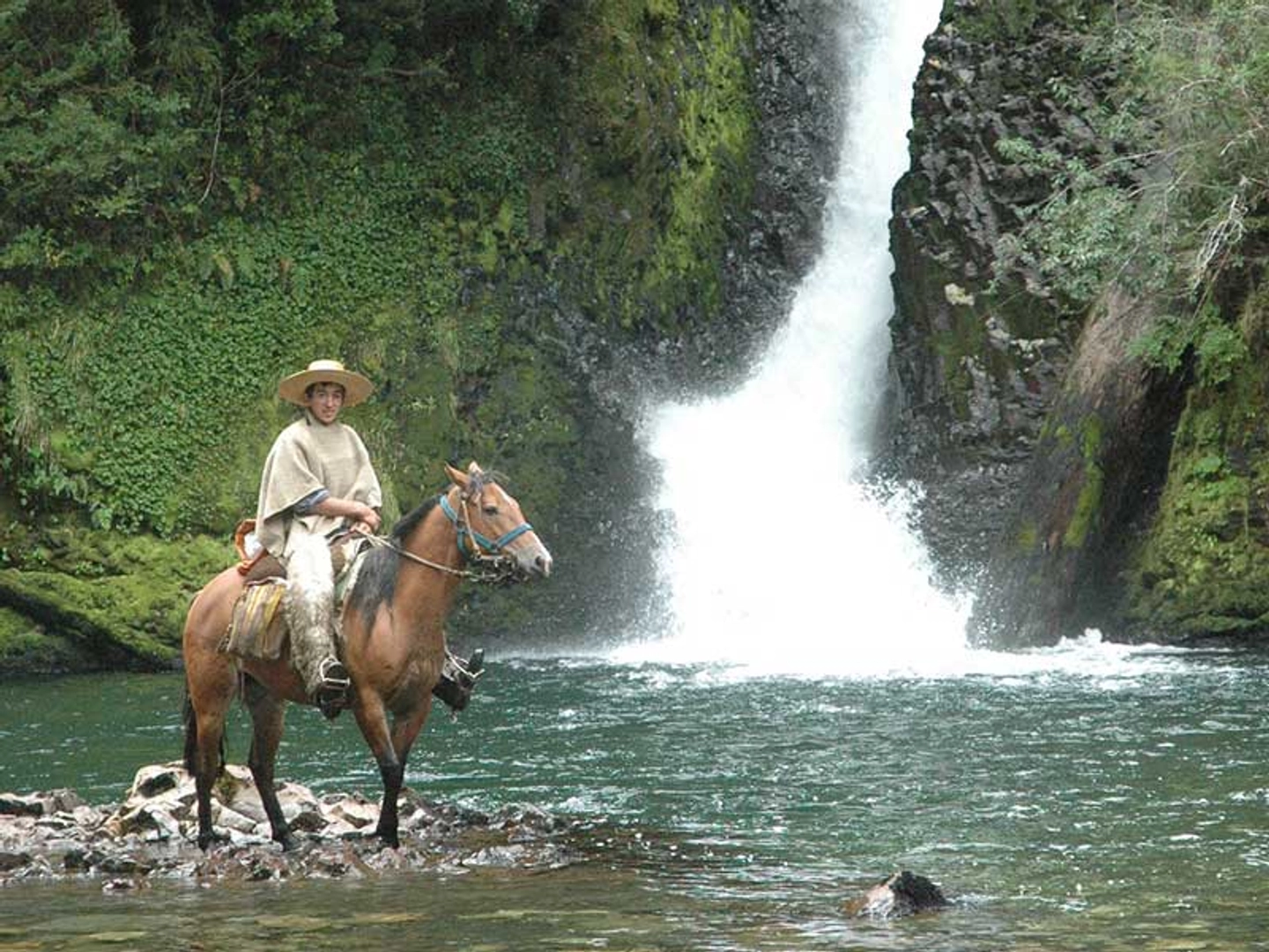 Rafting Frontera y Cabalgata en el Río Manso