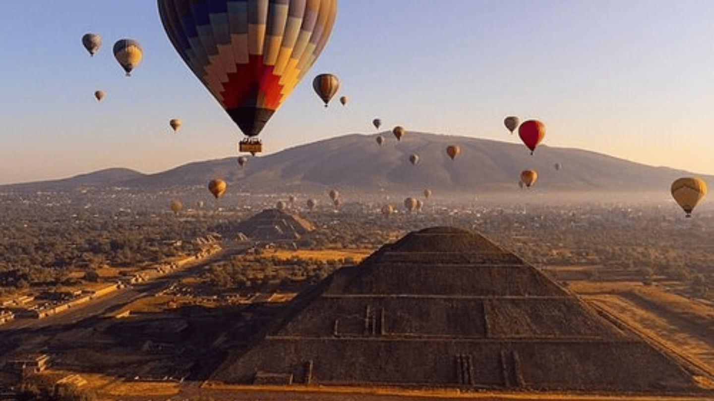 Vuelo en globo sobre Teotihuacán con visita guiada & Basílica de Guadalupe tour de un día