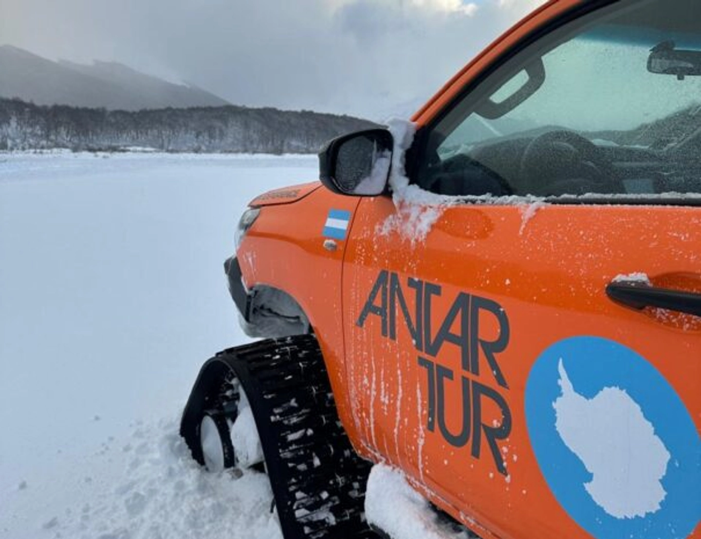 Experiencia Antártica: Oruga y Moto de Nieve