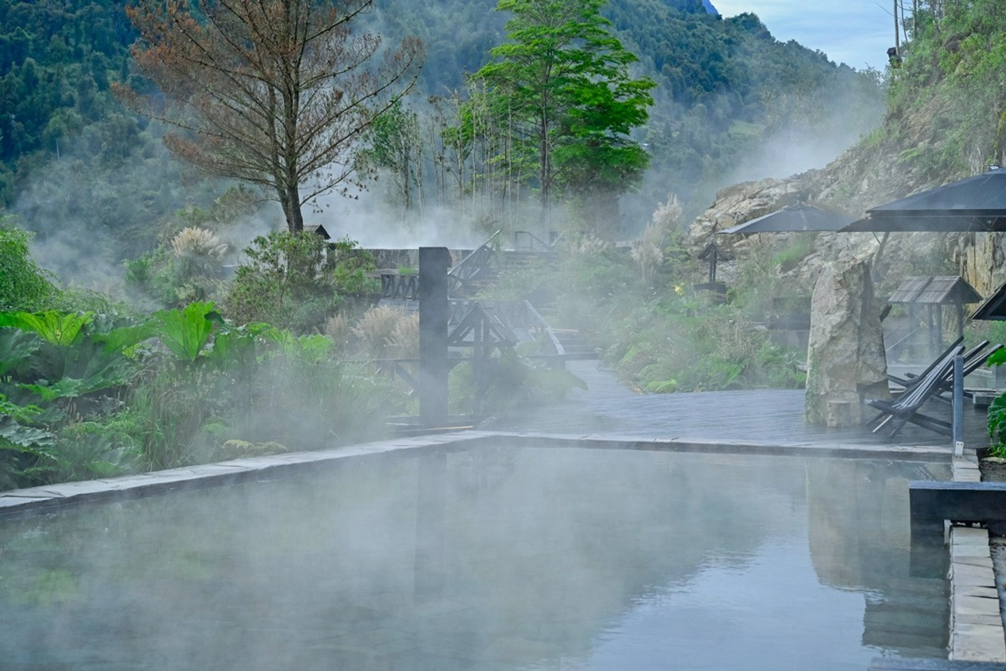 Explora Río Puelo y Cochamó en un Viaje Escénico hacia las Termas del Sol