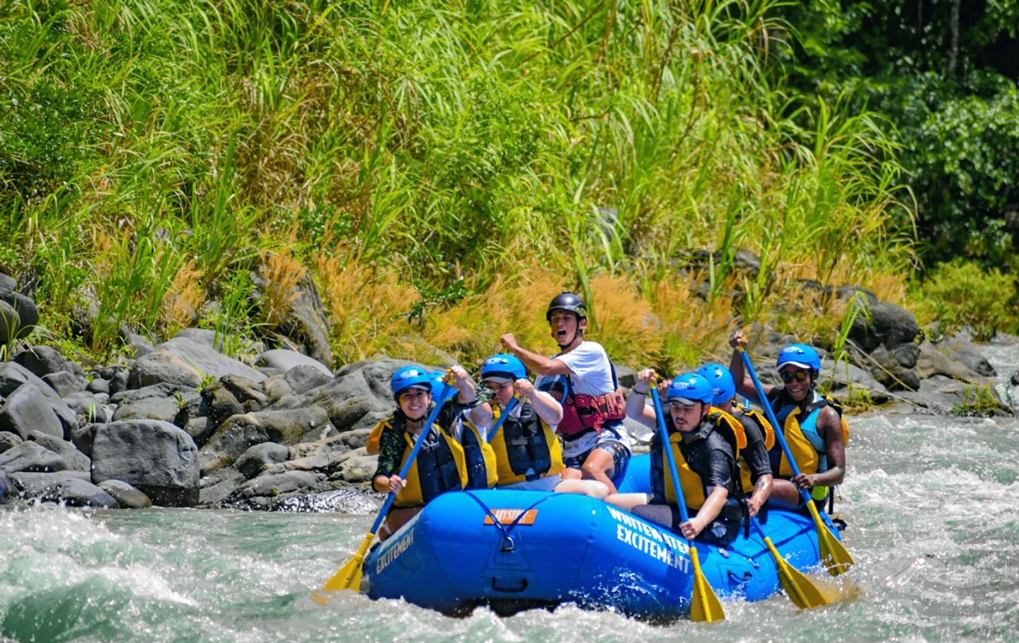 Rápidos en el Rio Pacuare Clase IV