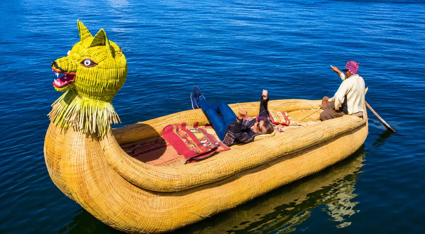 TOUR ISLAS UROS + HOTEL FLOTANTE (2 opciones turismo y turismo superior)