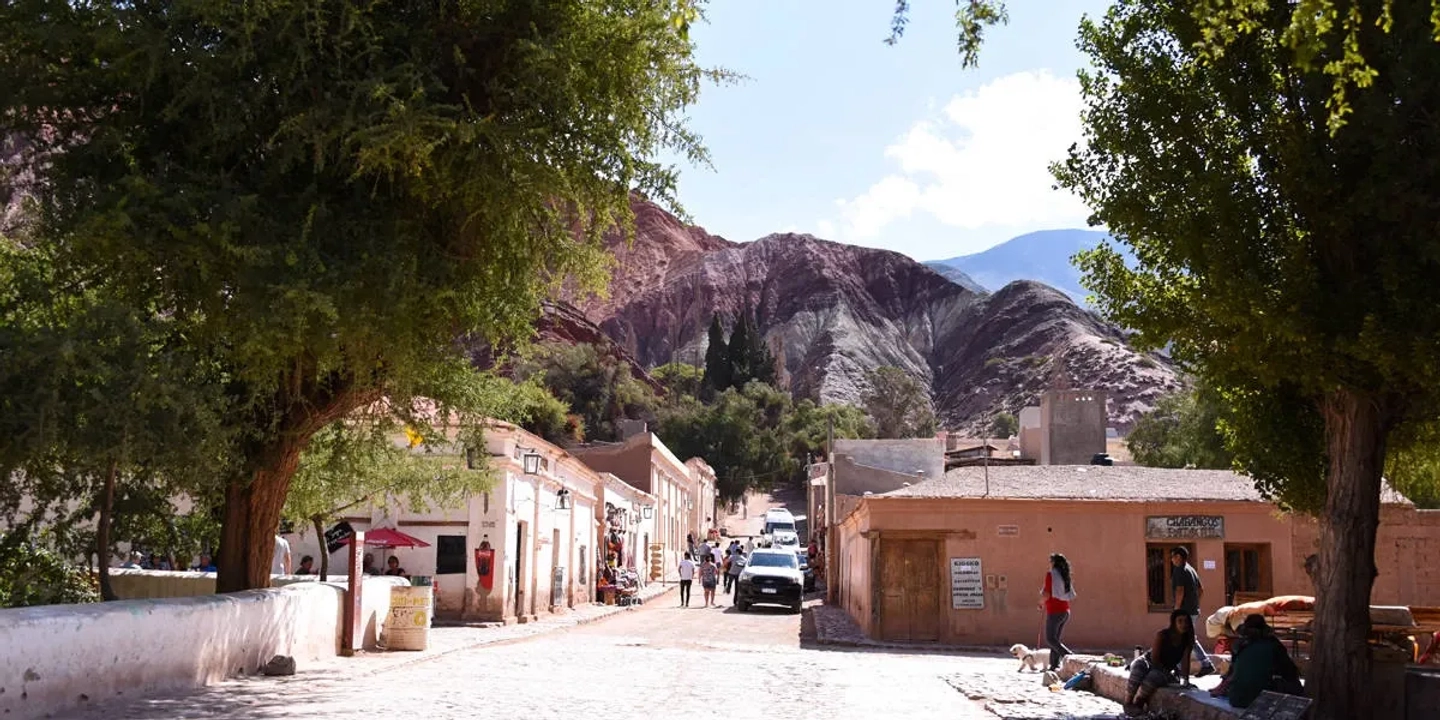 Quebrada de Humahuaca con Hornocal desde Jujuy