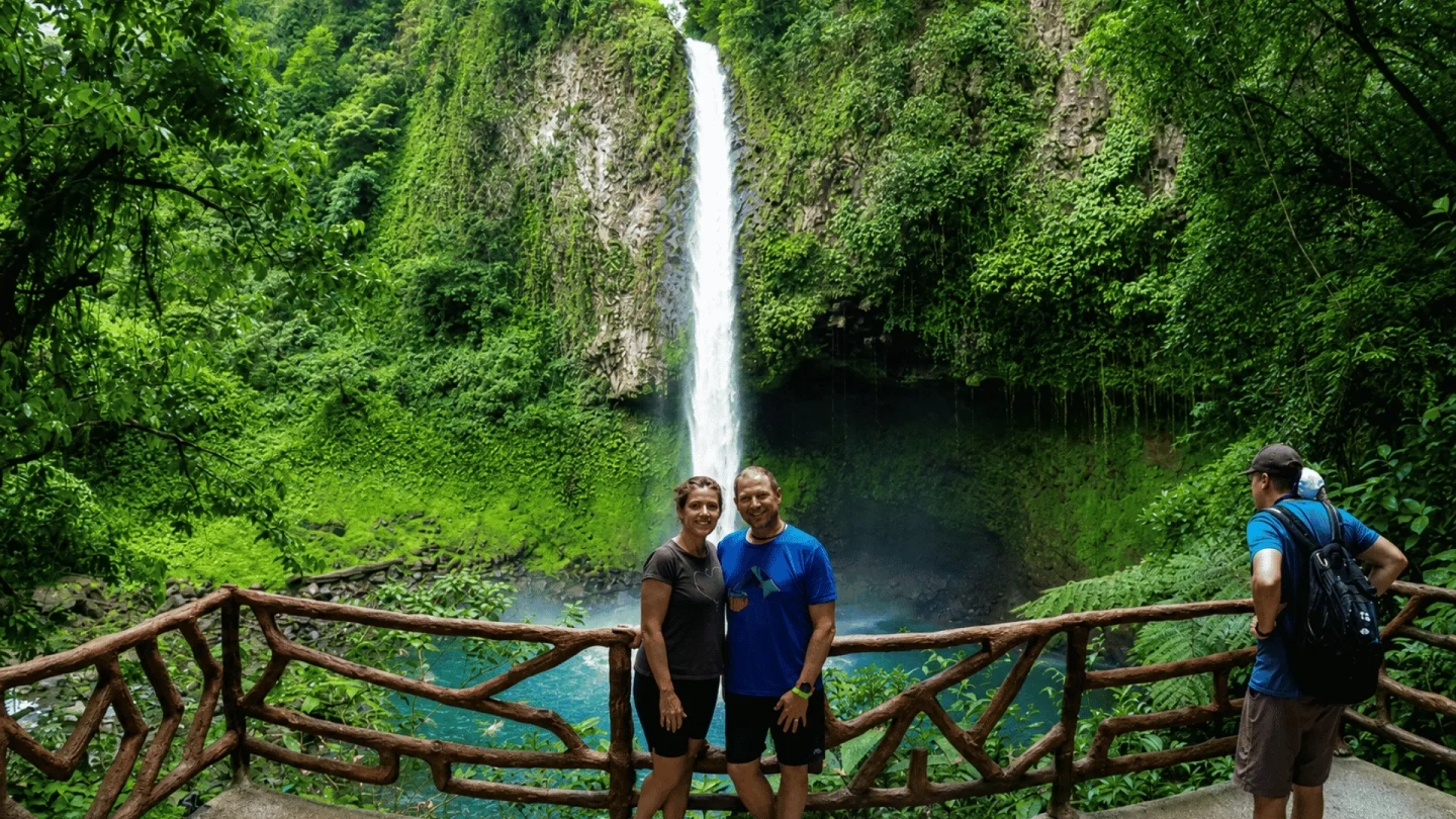 MINI COMBOS (NATURALISM) Arenal Combo (Hanging Bridges, El Silencio Volcano Hike and La Fortuna Waterfall )