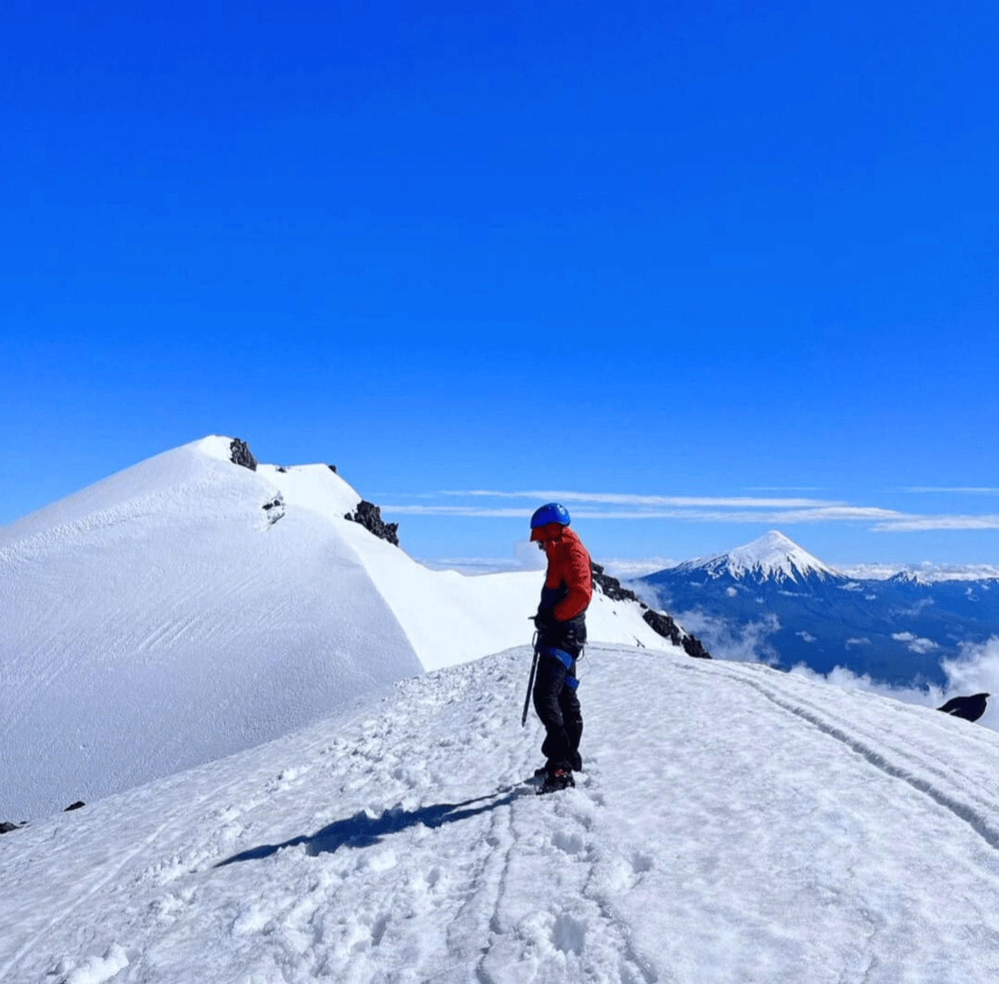 Trekking al Refugio del Volcán Calbuco: Naturaleza e Historia