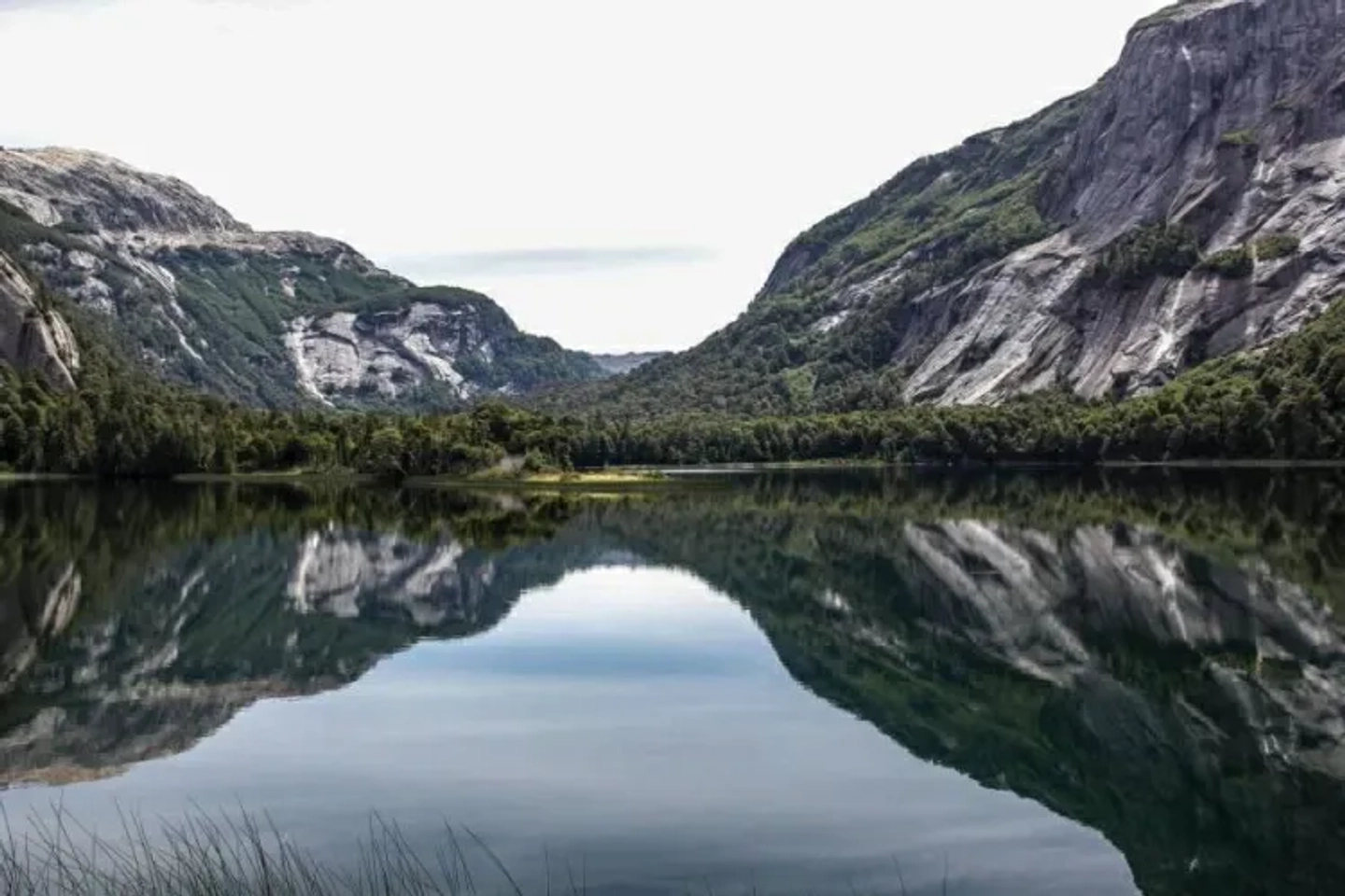 Navegación Puerto Blest y Cascada de los Cántaros