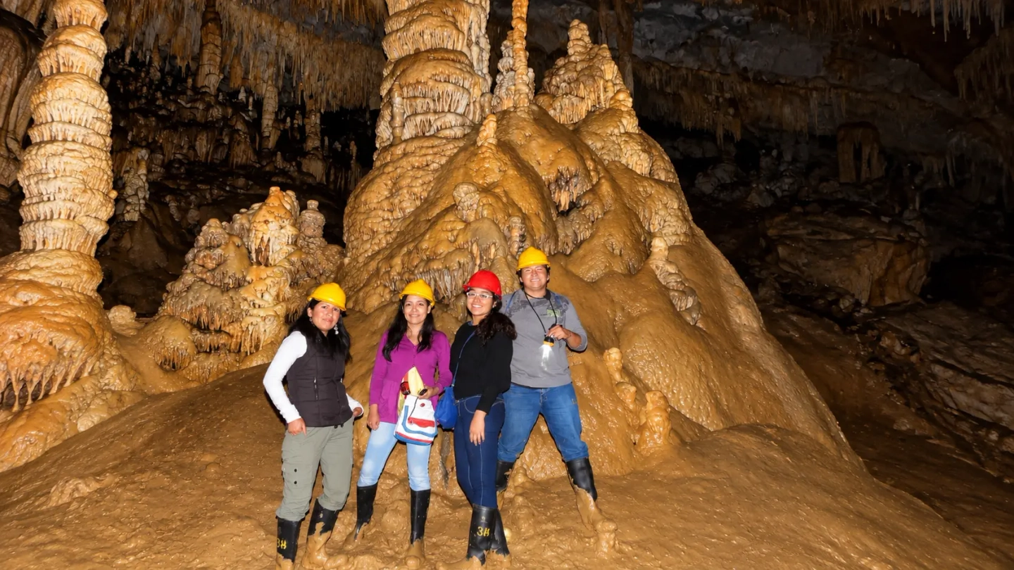 FULL DAY: CAVERNA DE QUIOCTA Y SARCÓFAGOS DE KARAJÍA