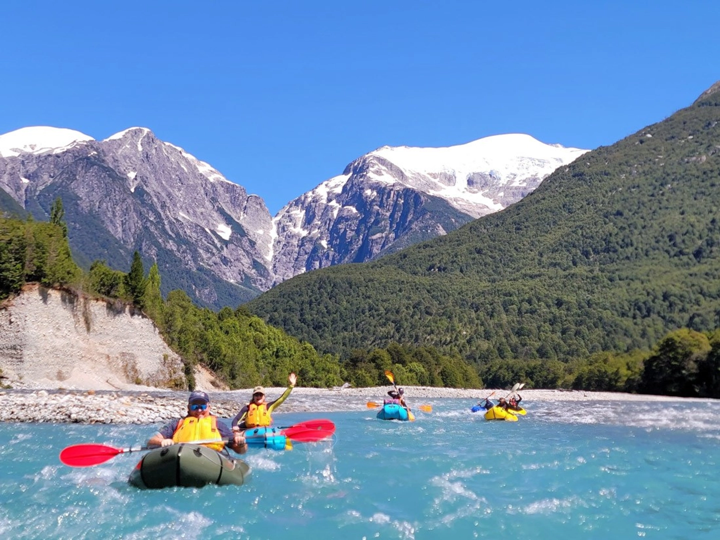 Aventura de Dos Días en Valle Ventisquero: Trekking y Kayak en la Patagonia