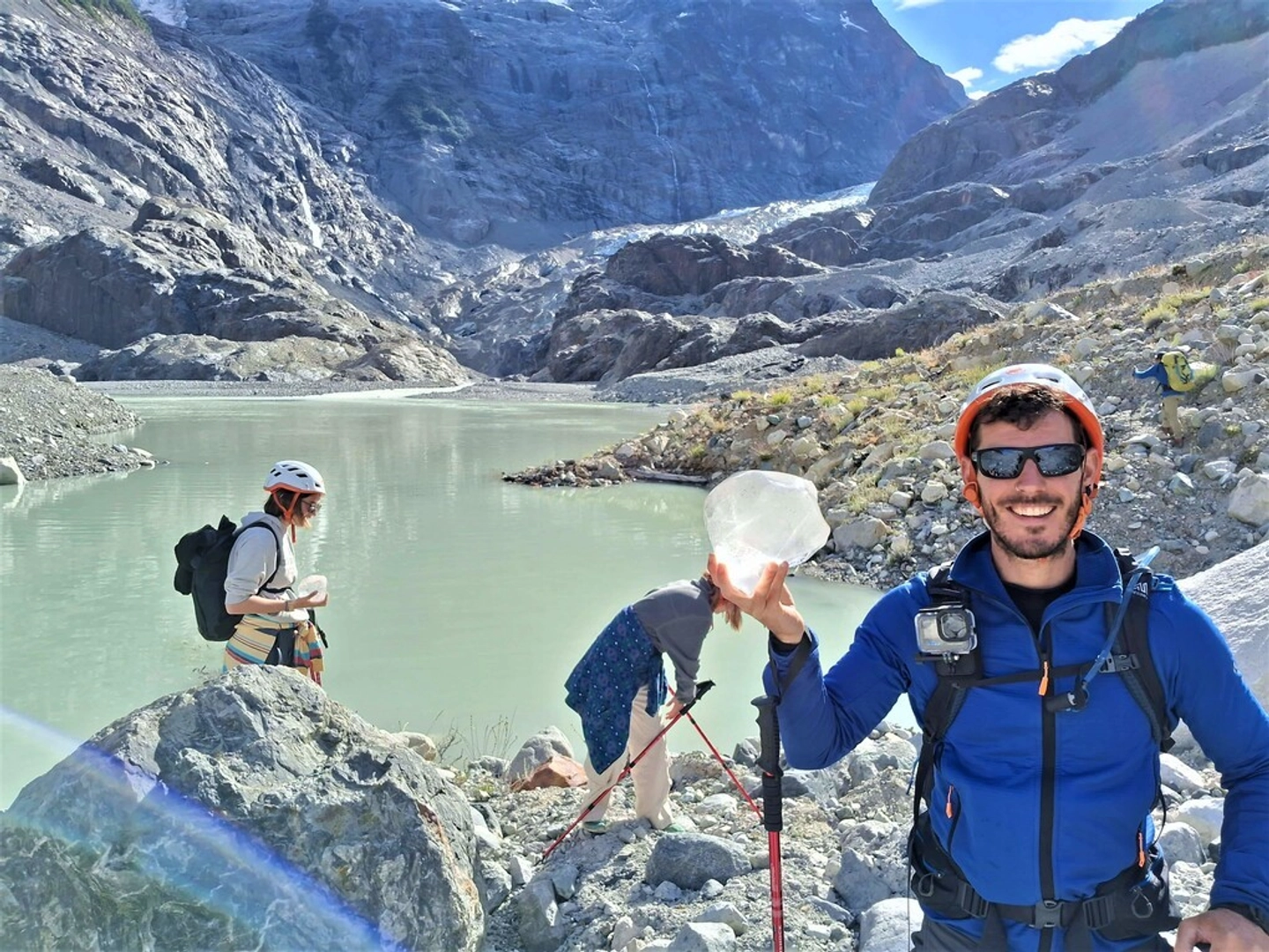 Explora el Glaciar Calluqueo y el Monte San Lorenzo en la Patagonia: Navegación y Trekking