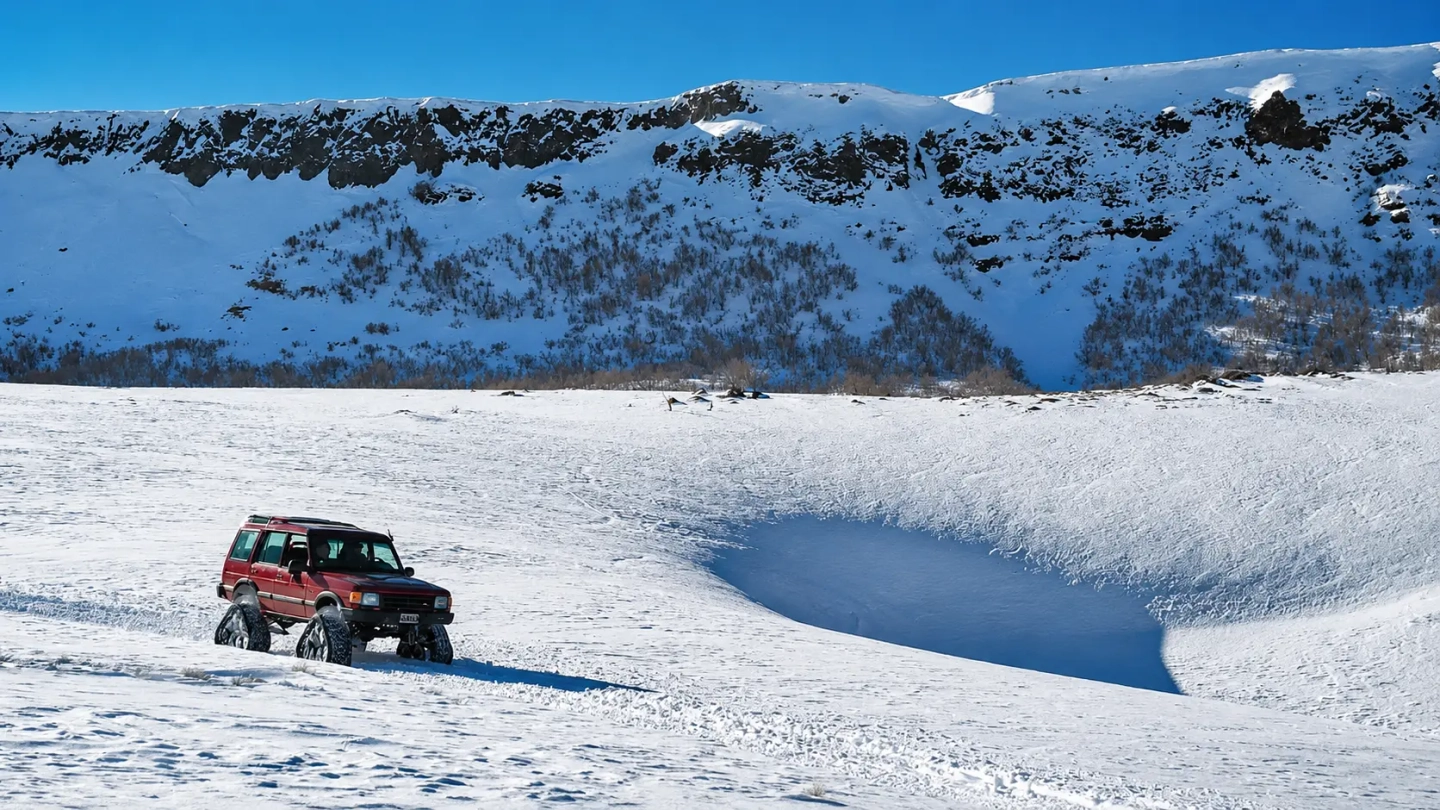 Experiencia Copahue en vehículo 4x4 y trineos