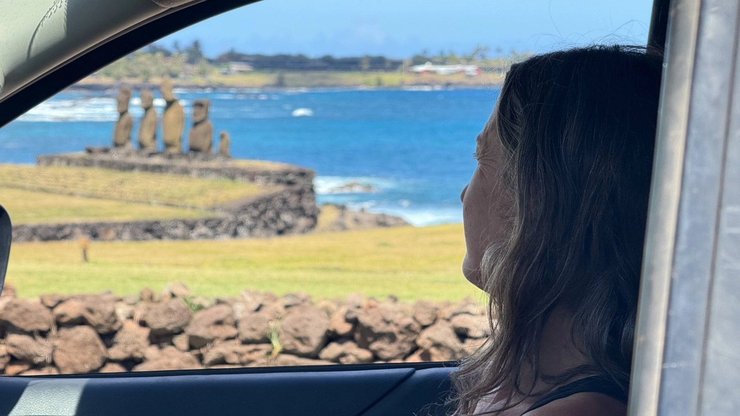 Traslado / Transfer Hotel – Aeropuerto Rapa Nui con collar de despedida