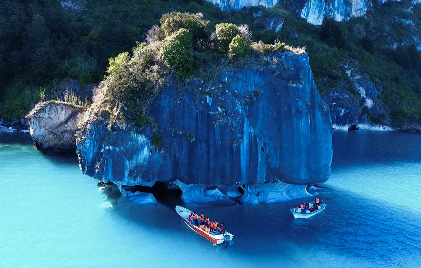 Capillas de Mármol en barco desde Villa Cerro Castillo