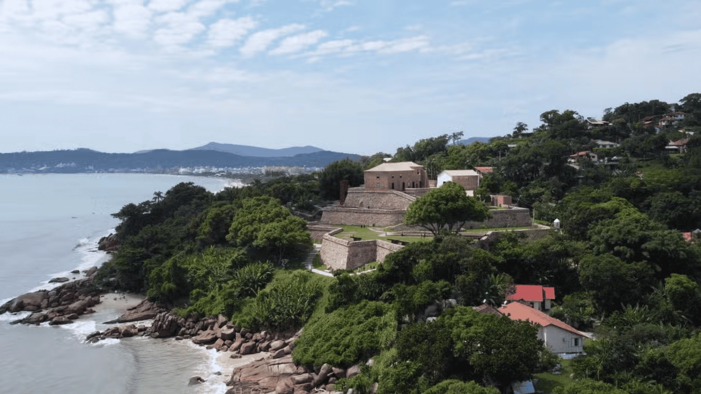 Trilha pelo Caminho da Santa Cruz até a fortaleza de São José da Ponta Grossa