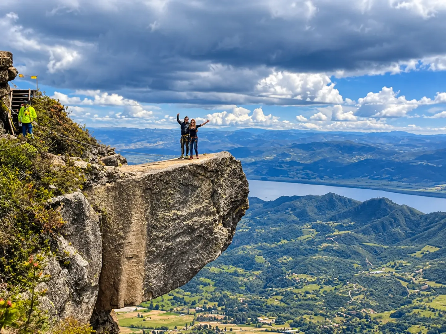 Pasadía Piedra Colgada