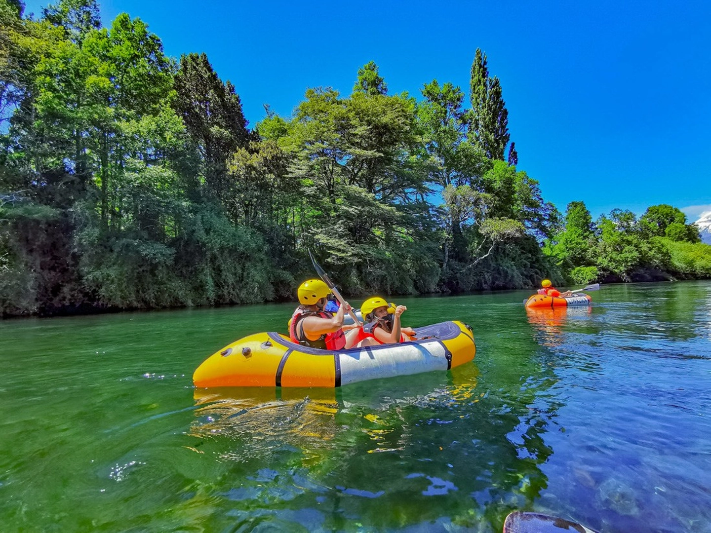 Explora Pucón en PackRaft: Navega por el Río Liucura