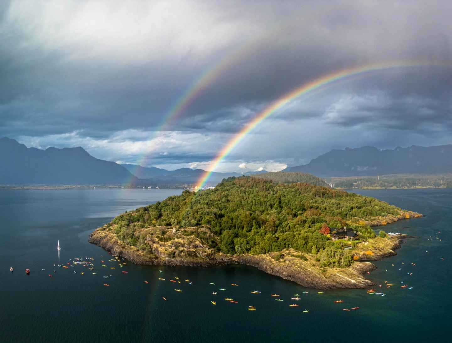 Aventura en Kayak: Explorando la Península de Pucón